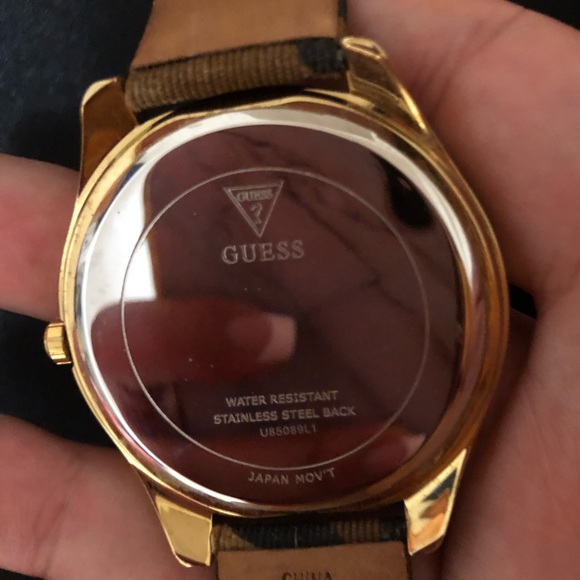 Guess gold leopard print watch - Picture 5 of 5